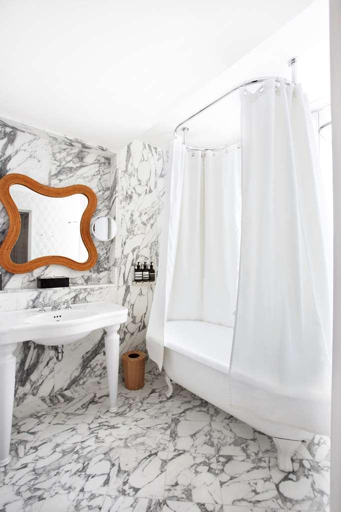 Hotel Thoumieux Paris Room photo
