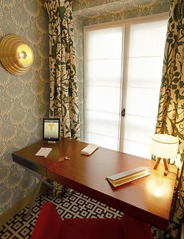Hotel Thoumieux Paris Exterior photo