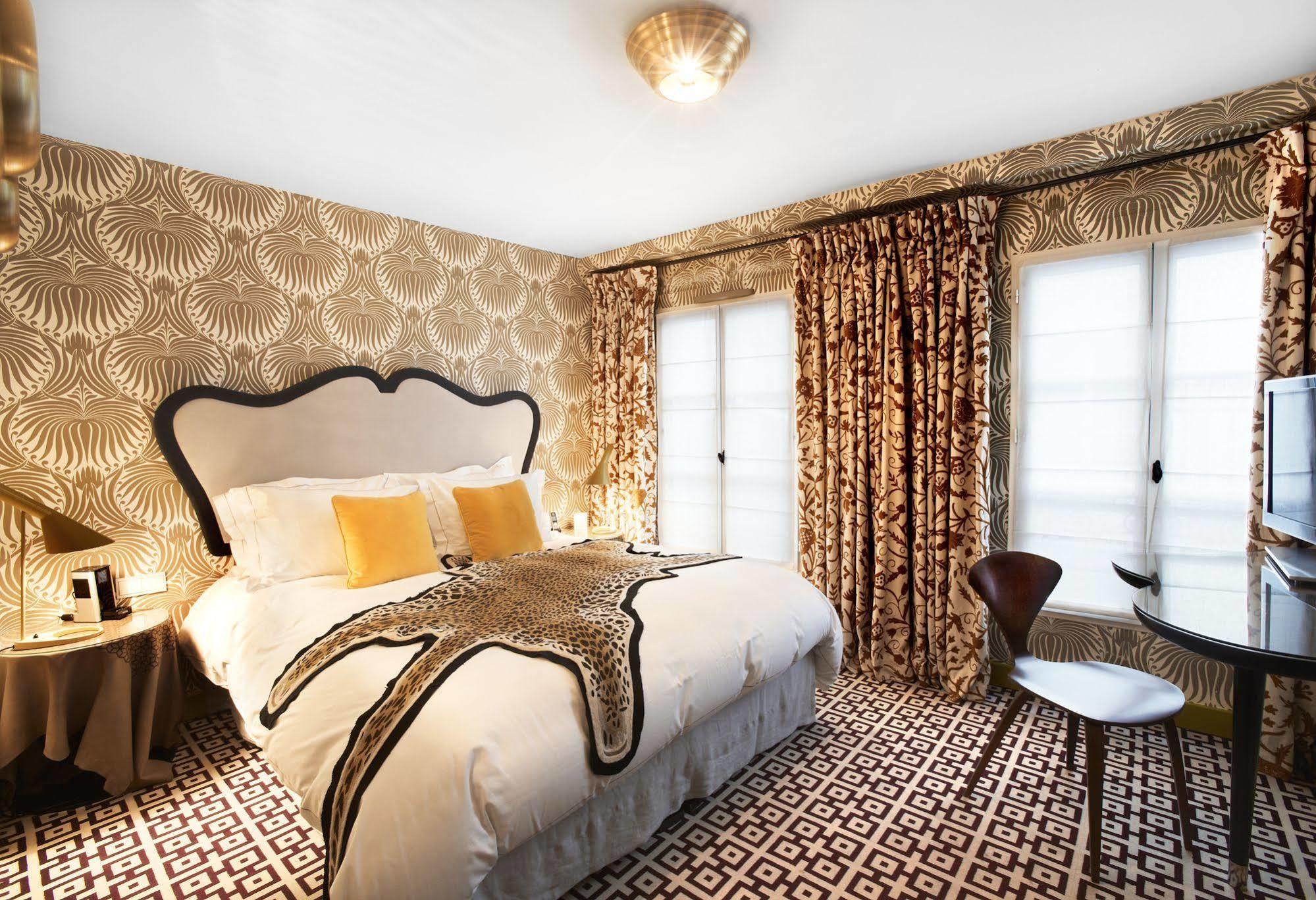 Hotel Thoumieux Paris Exterior photo