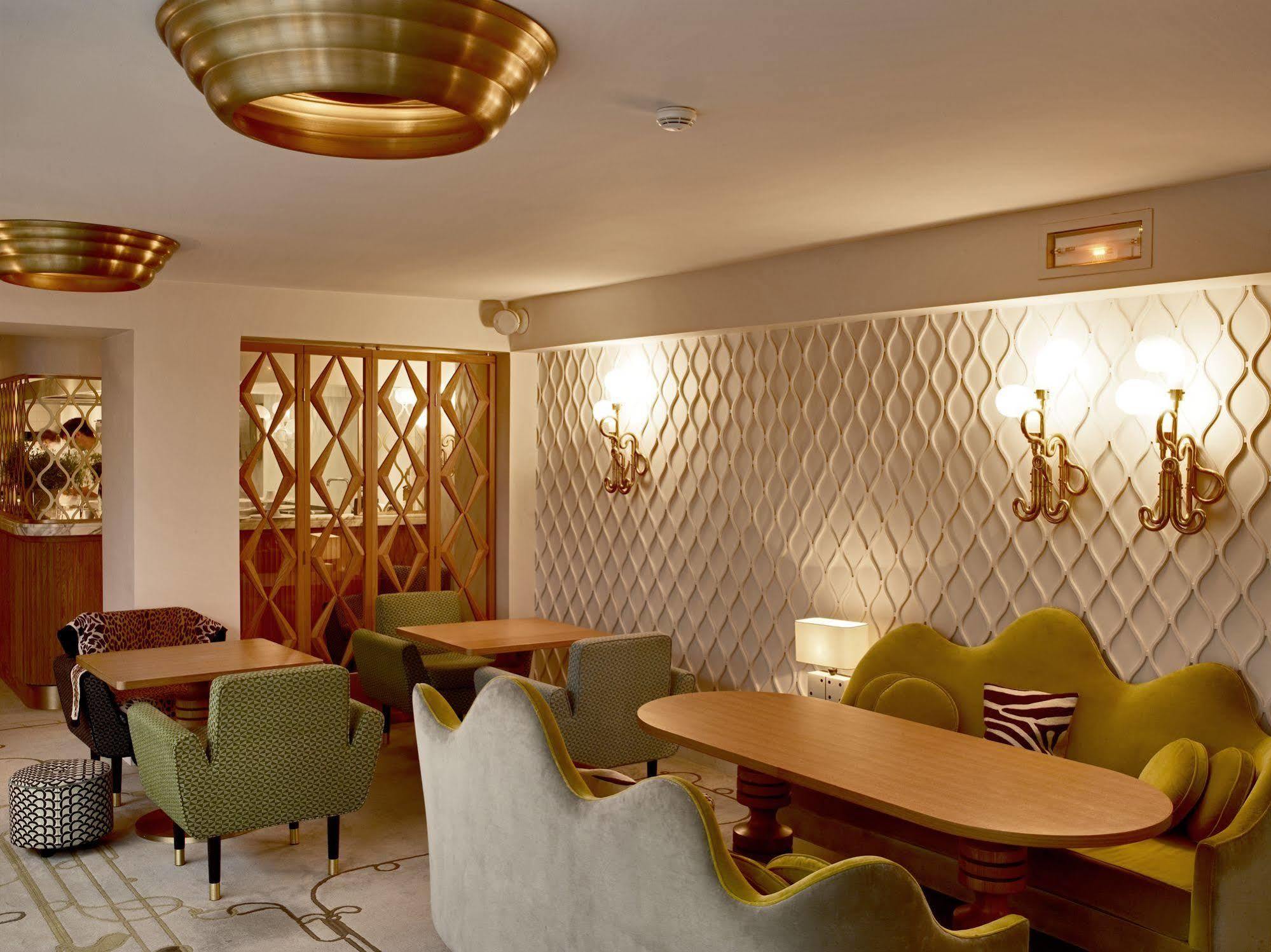 Hotel Thoumieux Paris Exterior photo